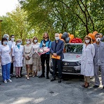 Эрик Бикфалви подарил автомобиль врачам Городской больницы №3 в Екатеринбурге | РФПЛ Эрик Бикфалви подарил автомобиль врачам Городской больницы №3 в Екатеринбурге