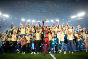 Церемония вручения «Зениту» трофея чемпионов РПЛ