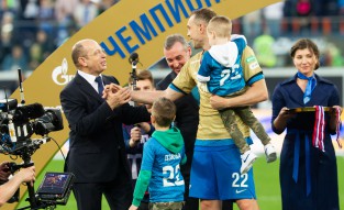 Церемония вручения  «Зениту» Кубка чемпионов Росси ...