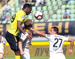 Анжи 0:2 Урал