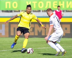 Анжи 0:2 Урал