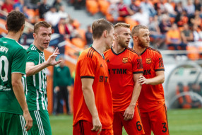 Вараздат Ароян, Рафал Августиняк