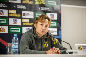 Валерий Карпин