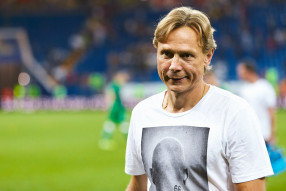 Валерий Карпин
