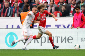 Рафал Августиняк, Алекс Крал