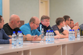Круглый стол с болельщиками и награждение участник ...