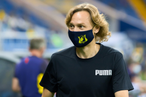 Валерий Карпин