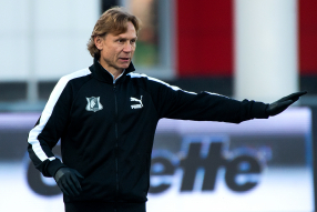 Валерий Карпин