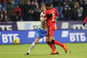 Роман Евгеньев, Самуэль Жиго