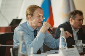 Встреча руководства РФС, РФПЛ и клубов РФПЛ с деле ...