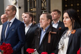 Возложение цветов в Центральном музее вооруженных  ...