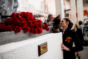 Возложение цветов в Центральном музее вооруженных  ...