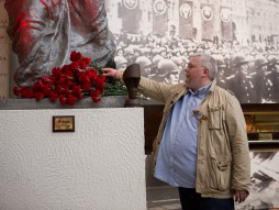 Возложение цветов в Центральном музее вооруженных  ...