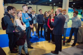 Студенты на XV Международной выставке «Футбол Марк ...