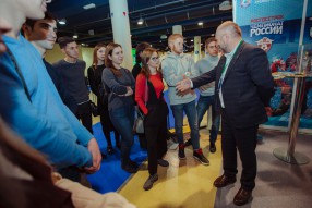 Студенты на XV Международной выставке «Футбол Марк ...