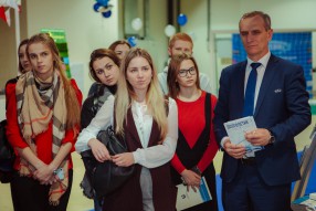 Студенты на XV Международной выставке «Футбол Марк ...