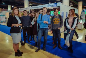 Студенты на XV Международной выставке «Футбол Марк ...