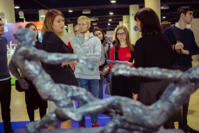 Студенты на XV Международной выставке «Футбол Марк ...