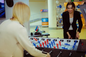 Студенты на XV Международной выставке «Футбол Марк ...
