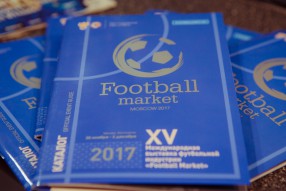 Студенты на XV Международной выставке «Футбол Марк ...