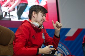 "Олимп Кубок РФПЛ по киберфутболу". Перв ...