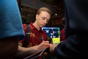 "Олимп Кубок РФПЛ по киберфутболу". Перв ...