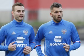 Игорь Акинфеев, Юрий Лодыгин