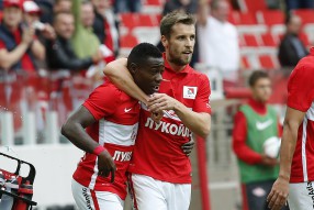 Квинси Промес , Дмитрий Комбаров