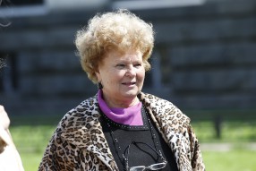 Возложение цветов в музее Вооруженных Сил