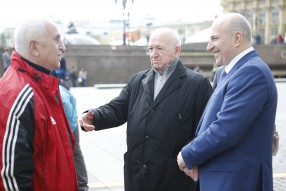 Возложение цветов к Могиле Неизвестного Солдата