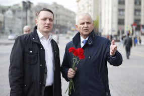 Возложение цветов к Могиле Неизвестного Солдата