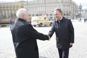 Возложение цветов к Могиле Неизвестного Солдата