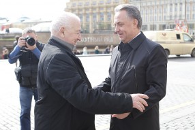 Возложение цветов к Могиле Неизвестного Солдата
