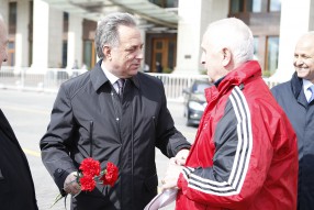 Возложение цветов к Могиле Неизвестного Солдата