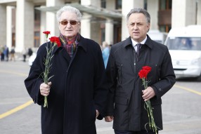 Возложение цветов к Могиле Неизвестного Солдата