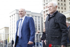 Возложение цветов к Могиле Неизвестного Солдата