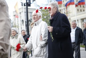 Возложение цветов к Могиле Неизвестного Солдата