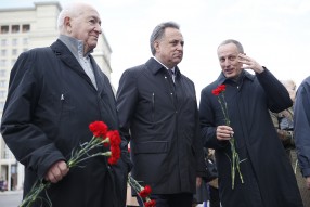Возложение цветов к Могиле Неизвестного Солдата