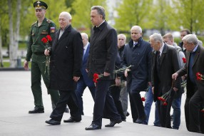 Возложение цветов к Могиле Неизвестного Солдата