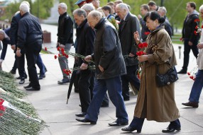 Возложение цветов к Могиле Неизвестного Солдата