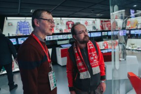 Награждение призера викторины РФПЛ и ЕЮС