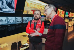 Награждение призера викторины РФПЛ и ЕЮС