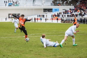 Урал - Томь 0:0