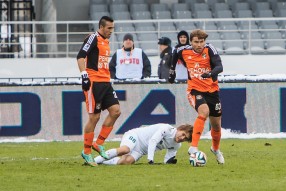 Урал - Томь 0:0