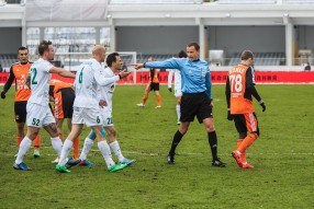 Урал - Томь 0:0
