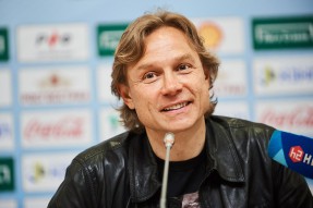 Валерий Карпин